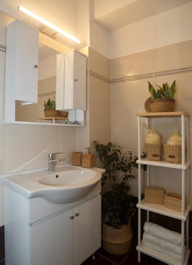 The Bluehouse - Spacious Top Floor Flat With Parking, By Mon Repos Beach Corfu  Eksteriør billede