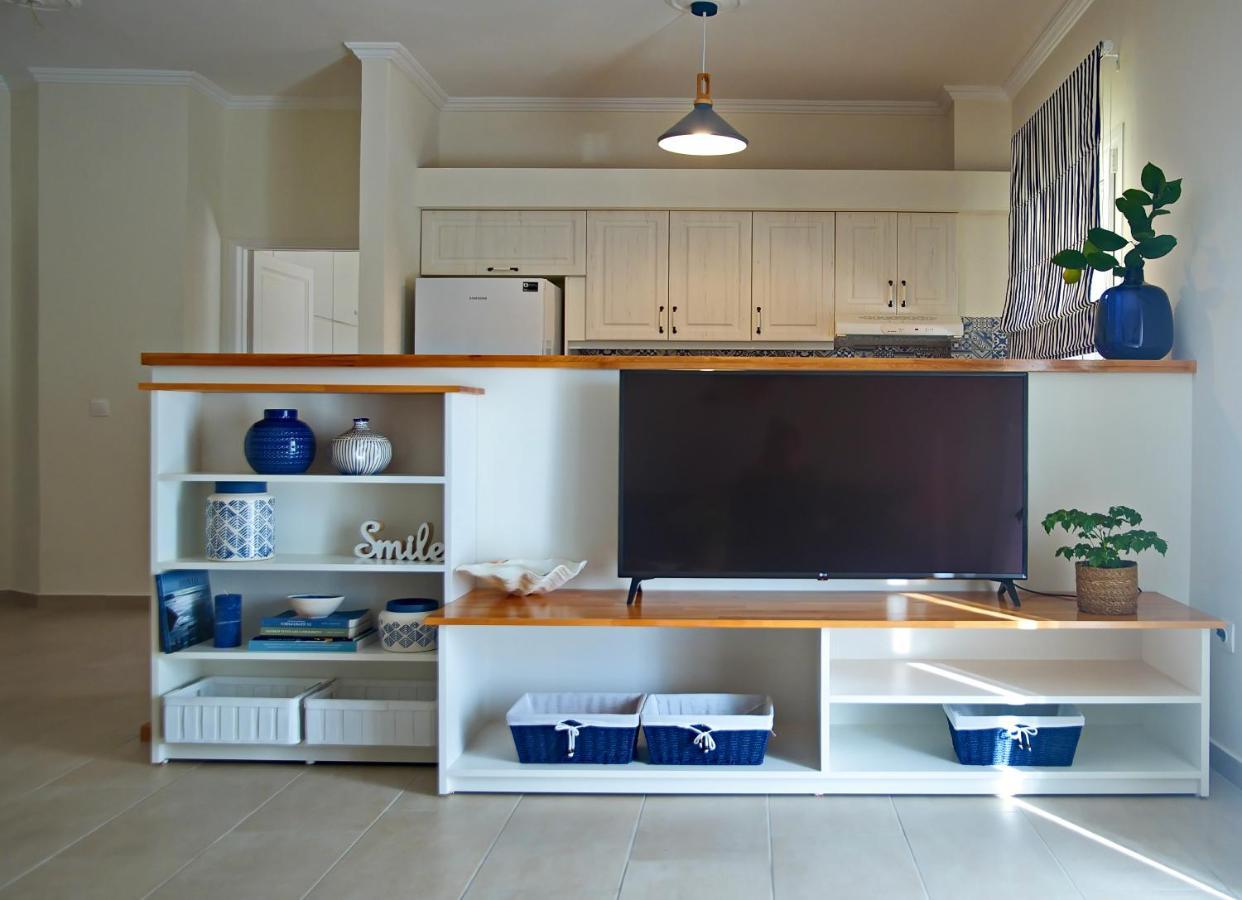 The Bluehouse - Spacious Top Floor Flat With Parking, By Mon Repos Beach Corfu  Eksteriør billede