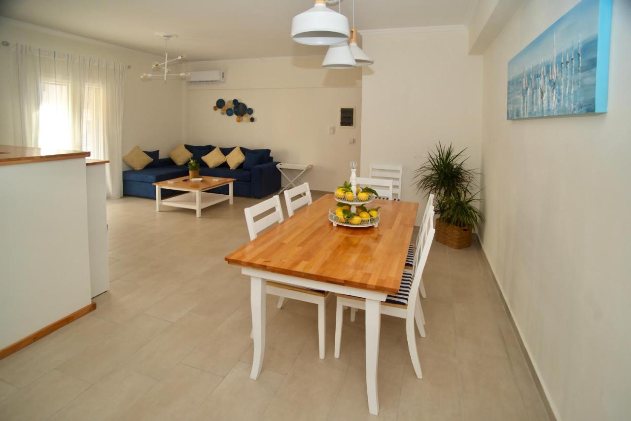 The Bluehouse - Spacious Top Floor Flat With Parking, By Mon Repos Beach Corfu  Eksteriør billede
