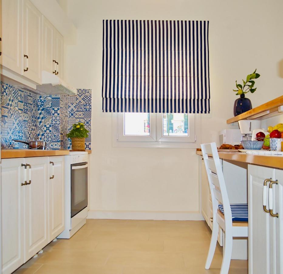 The Bluehouse - Spacious Top Floor Flat With Parking, By Mon Repos Beach Corfu  Eksteriør billede