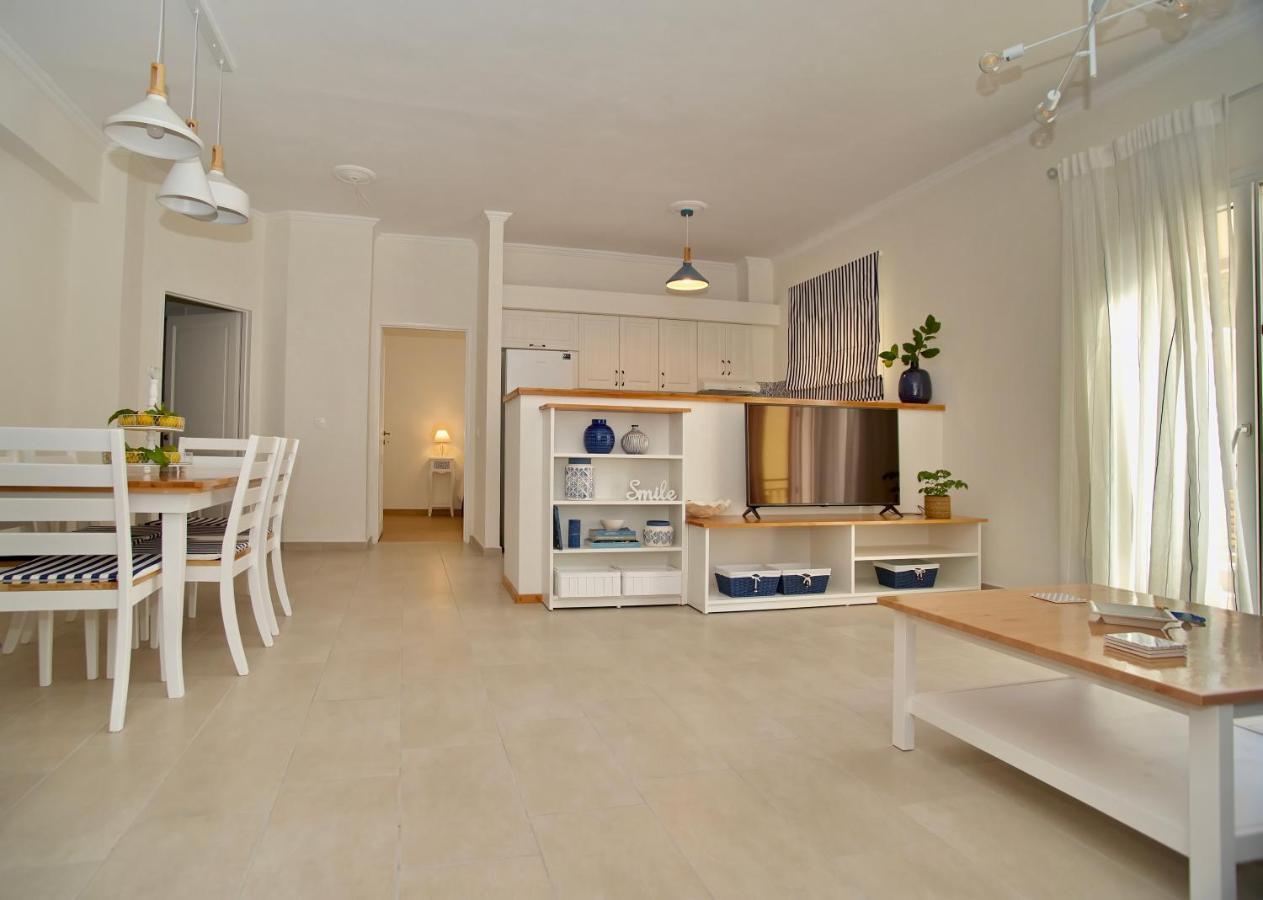 The Bluehouse - Spacious Top Floor Flat With Parking, By Mon Repos Beach Corfu  Eksteriør billede